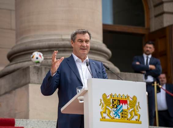 Dr. Markus Söder, Ministerpräsident von Bayern, spricht bei der Ehrung der Ehrenamtlichen Helfer der UEFA Euro 2024 Europameisterschaft in Deutschland in München im unteren Hofgarten.