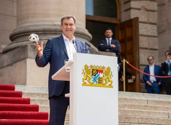 Dr. Markus Söder, Ministerpräsident von Bayern, spricht bei der Ehrung der Ehrenamtlichen Helfer der UEFA Euro 2024 Europameisterschaft in Deutschland in München im unteren Hofgarten.