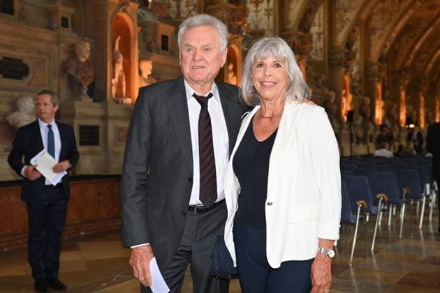 Sepp MAIER (Ex Fussball Torwart ) mit Ehefrau Monika. Verleihung Bayerischer Verdienstorden im Antiquariat der Residenz in Muenchen am 10.07.2024