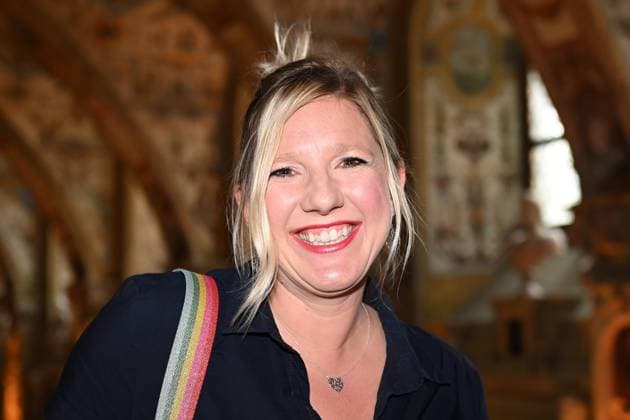 Claudia KORECK (Singer Songwriterin), Einzelbild,angeschnittenes Einzelmotiv,Portraet,Portrait,Porträt. Verleihung Bayerischer Verdienstorden im Antiquariat der Residenz in Muenchen am 10.07.2024