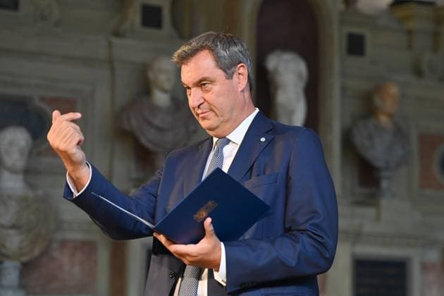 Markus SOEDER (Ministerpraesident Bayern und CSU Vorsitzender),Gestik,deutet, Einzelbild,angeschnittenes Einzelmotiv,Halbfigur,halbe Figur. Verleihung Bayerischer Verdienstorden im Antiquariat der Residenz in Muenchen am 10.07.2024