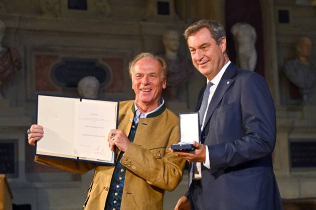 Wolfgang FIEREK (Schauspieler,Musiker), Markus SOEDER (Ministerpraesident Bayern und CSU Vorsitzender). Verleihung Bayerischer Verdienstorden im Antiquariat der Residenz in Muenchen am 10.07.2024
