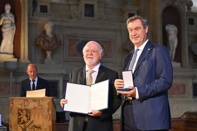 Wolfgang KOEHLER, Markus SOEDER (Ministerpraesident Bayern und CSU Vorsitzender). Verleihung Bayerischer Verdienstorden im Antiquariat der Residenz in Muenchen am 10.07.2024