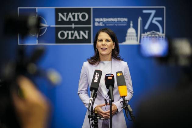 News Themen der Woche KW28 News Bilder des Tages Annalena Baerbock (Buendnis 90 Die Gruenen), Bundesaussenministerin, gibt am Rande des Gipfeltreffen der NATO in Washington ein Pressestetement. Washington, 11.07.2024. Fotografiert im Auftrag des Auswaertigen Amtes Washington United States *** Annalena Baerbock Buendnis 90 Die Gruenen , Federal Foreign Minister, gives a press briefing on the sidelines of the NATO summit in Washington Washington, 11 07 2024 Photographed on behalf of the Department of State Washington United States Copyright: xThomasxTrutschelxAAxphotothek.dex