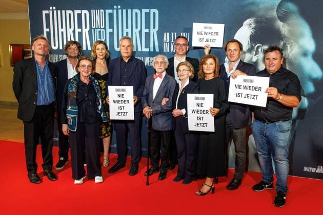 Bilder des Jahres 2024, Entertainment 07 Juli Entertainment Themen der Woche KW28 Entertainment Bilder des Tages Premiere - Führer und Verführer Robert Stadlober, Joachim Lang, Fritz Karl, Franziska Weisz and Till Derenbach bei der Kino Premiere zu Führer und Verführer im Delphi-Filmpalast Kino am 11.07.2024 in Berlin. *** Premiere Führer und Verführer Robert Stadlober, Joachim Lang, Fritz Karl, Franziska Weisz and Till Derenbach at the cinema premiere of Führer und Verführer at Delphi Filmpalast Kino on 11 07 2024 in Berlin Copyright: xEventpressxKochanx