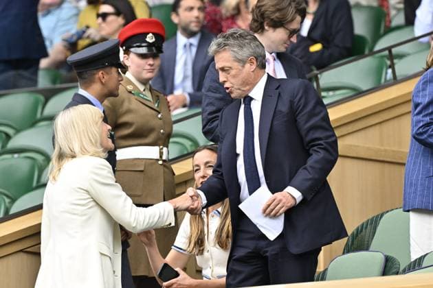 Tennis Wimbledon 2024 Hugh Grant and Ana in the Royal Box Tennis Wimbledon 2024 England 12 07 2024 ChrysleneCaillaud Panoramic 