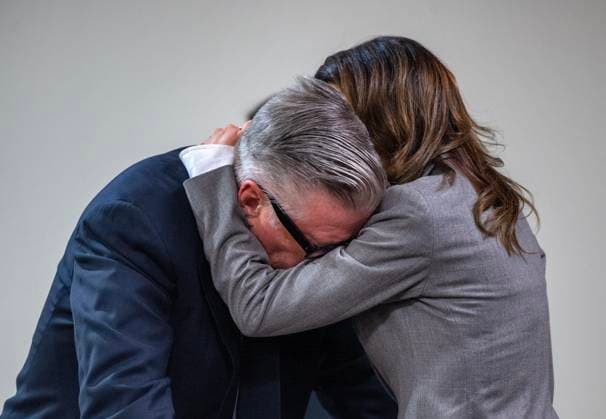 Bilder des Jahres 2024, Entertainment 07 Juli Entertainment Themen der Woche KW28 Entertainment Bilder des Tages July 12, 2024, Santa Fe, New Mexico, USA: American movie star, actor and producer ALEC BALDWIN, 66, in tears of relief as he hugs his wife HILARIA, 40, leaving First District Court during a break in the trial against him, in Santa Fe, Friday. Baldwin was on trial for the charge of involuntary manslaughter related to the death of cinematographer Hutchins during the filming of the movie Rust in 2021. The judge in Baldwin s involuntary manslaughter trial dismissed the case Friday, after finding that the prosecutors had withheld and hid evidence. Santa Fe USA - ZUMAab1_ 20240712_zaf_ab1_008 Copyright: xEddiexMoore AlbuquerquexJournalx