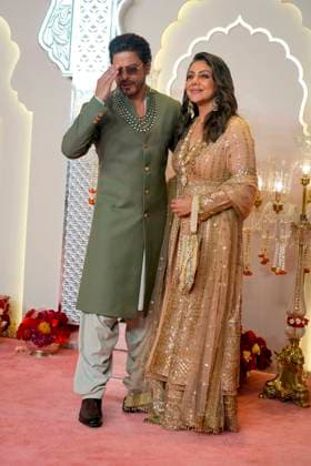Anant Ambani-Radhika Merchant s wedding Mumbai: Actor Shah Rukh Khan and wife Gauri Khan upon their arrival to attend Anant Ambani and Radhika Merchant s wedding, at Jio World Convention Centre, in Mumbai, Friday, July 12, 2024. (PTI Photo Kunal Patil)(PTI07_12_2024_000283A) Mumbai Maharashtra India Copyright: x-x (PTI07_12_2024_000283A)