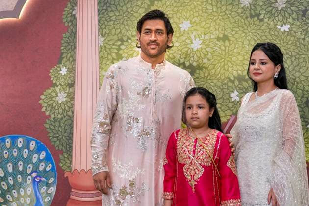 Anant-Radhika s post wedding ceremony Mumbai: Former cricketer MS Dhoni, wife Sakshi Dhoni and daughter Ziva pose for photos upon their arrival to attend Anant Ambani and Radhika Merchant s post wedding ‘Blessing Ceremony’, in Mumbai, Saturday, July 13, 2024. (PTI Photo Kunal Patil) (PTI07_13_2024_000223B) Mumbai Maharashtra India Copyright: xKunalxPatilx (PTI07_13_2024_000223B)