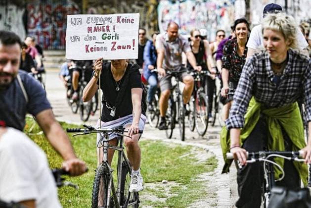 Bilder des Jahres 2024, News 07 Juli News Themen der Woche KW28 News Bilder des Tages Fahrrad-Demo gegen Schließung Görlitzer Park ** NUR FÜR REDAKTIONELLE ZWECKE ** EDITORIAL USE ONLY **<p>Fahrrad-Demo gegen Schließung Görlitzer Park , fotografiert am 13.07.2024 in Berlin. Deutschland Berlin Berlin Copyright: MaurizioxGambarini *** Bicycle demo against closure of Görlitzer Park FOR EDITORIAL PURPOSES ONLY p Bicycle demo against closure of Görlitzer Park , photographed on 13 07 2024 in Berlin Germany Berlin Berlin Copyright MaurizioxGambarini Copyright: MaurizioxGambarini doc7wa4mu3itw01e4rtmmtk ,EDITORIAL USE ONLY