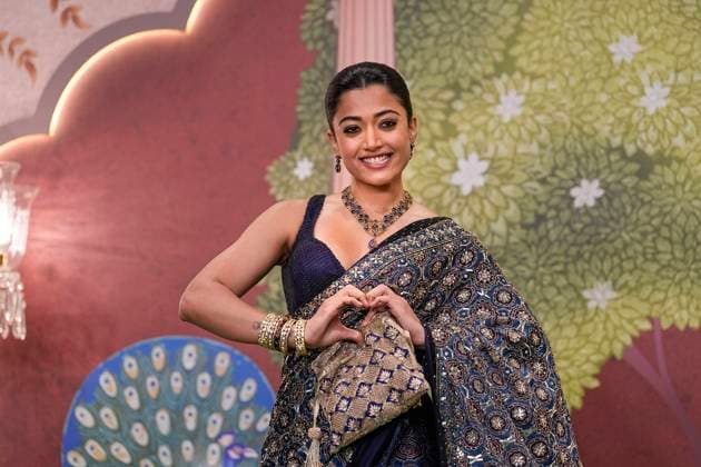 Bilder des Jahres 2024, Entertainment 07 Juli Entertainment Themen der Woche KW28 Entertainment Bilder des Tages Anant-Radhika s post wedding ceremony Mumbai: Actor Rashmika Mandanna poses for photos upon her arrival to attend Anant Ambani and Radhika Merchant s post wedding ‘Blessing Ceremony’, in Mumbai, Saturday, July 13, 2024. (PTI Photo Kunal Patil) (PTI07_13_2024_000225A) Mumbai Maharashtra India  Copyright: xKunalxPatilx (PTI07_13_2024_000225A)