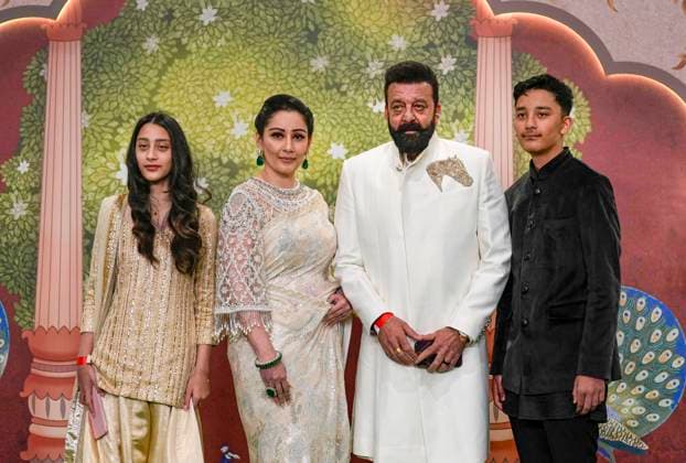 Anant-Radhika s post wedding ceremony Mumbai: Actor Sanjay Dutt, wife Manyata Dutt and other family members pose for photos upon their arrival to attend Anant Ambani and Radhika Merchant s post wedding ‘Blessing Ceremony’, in Mumbai, Saturday, July 13, 2024. (PTI Photo Kunal Patil) (PTI07_13_2024_000363B) Mumbai Maharashtra India Copyright: xKunalxPatilx (PTI07_13_2024_000363B)