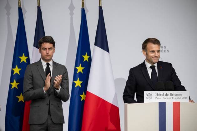 News Themen der Woche KW28 News Bilder des Tages Emmanuel Macron during reception at Hotel de Brienne for Bastille Day Parade - Paris French President Emmanuel Macron and French Prime Minister Gabriel Attal look at the Hotel de Brienne, in Paris, on July 13, 2024, ahead of the annual Bastille Day parade on July 14. Photo by Eliot Blondet ABACAPRESS.COM Paris France  Copyright: xBlondetxEliot ABACAx