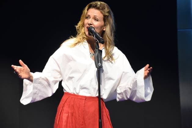 Ella Endlich Entertainerin Saengerin Muenchen 13.07.2024 BMW Welt Doppelkegel Bayerischen Engagiertpreis 2024 Verleihung-Ein Abend fuer die unschaetzbar wertvolle Arbeit unserer Ehrenamtlichen in Bayern Muenchen