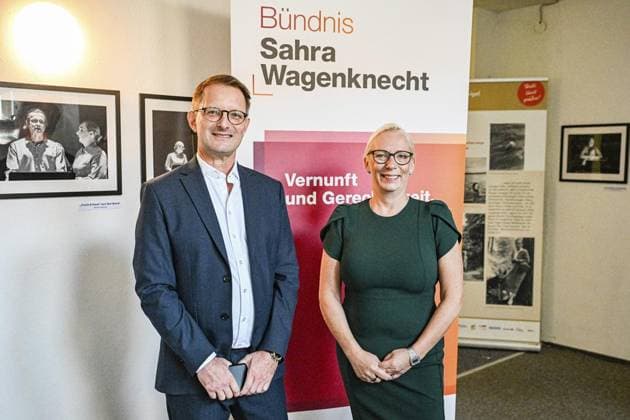 News Themen der Woche KW28 News Bilder des Tages Bündnis Sahra Wagenknecht (BSW) gründet Berliner Landesverband ** NUR FÜR REDAKTIONELLE ZWECKE ** EDITORIAL USE ONLY **<p>Bündnis Sahra Wagenknecht (BSW) gründet Berliner Landesverband Stellvertretende Bundesvorsitzende Friederike Benda spricht bei der Für den Vorsitz des mittlerweile fünften BSW-Landesverbands kandidieren Josephine ThyrÃªt und Alexander King. Sie wollen eine Doppelspitze bilden. fotografiert am 14.07.2024 in Berlin. Deutschland Berlin Berlin Copyright: MaurizioxGambarini *** Alliance Sahra Wagenknecht BSW founds Berlin state association FOR EDITORIAL PURPOSES ONLY p Alliance Sahra Wagenknecht BSW founds Berlin state association Deputy Federal Chairwoman Friederike Benda speaks at the For the chairmanship of the now Copyright: MaurizioxGambarini doc7wakeqxc6bb1agielgyx ,EDITORIAL USE ONLY