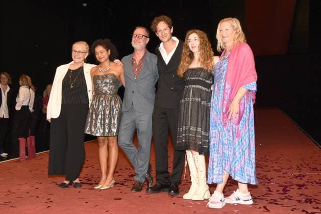 Entertainment Bilder des Tages Marissa Biebl Vorsitzende Freunde des Residenztheater Isabell Antonia Hoeckel Schauspielerin Foerderpreistraegerin Andreas Beck Intendant Moritz Treuenfels Schauspieler Kurt Meisel Preistraeger Vassilissa Reznikof Schauspielerin Foerderpreistraegerin Birgitt Bauhausen STV.Vorstzende Freunde des Residenztheater Muenchen 14.07.2024 Residenztheateater Die Verleihung des Kurt-Meisel-Preises an Moritz Treuenfels und der beiden Foerderpreise an Isabell Antonia Hoeckel und Vassilissa Reznikoff erfolgt in einer Matinee Muenchen