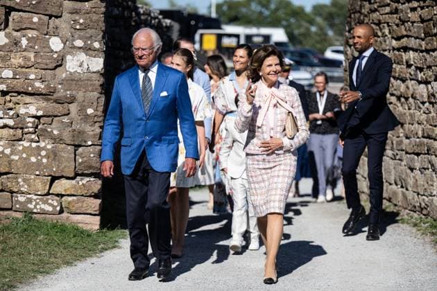 240714 Kung Carl Gustaf och Drottning Silvia anländer till utdelningen av Victoriapriset den 14 juli 2024 i Borgholm. Copyright: SUVADxMRKONJIC 1047411522st