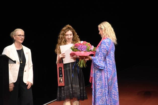 Marissa Biebl Vorsitzende Freunde des Residenztheater Vassilissa Reznikof Schauspielerin Foerderpreistraegerin Birgitt Bauhausen STV.Vorstzende Freunde des Residenztheater Muenchen 14.07.2024 Residenztheater Die Verleihung des Kurt-Meisel-Preises an Moritz Treuenfels und der beiden Foerderpreise an Isabell Antonia Hoeckel und Vassilissa Reznikoff erfolgt in einer Matinee Muenchen