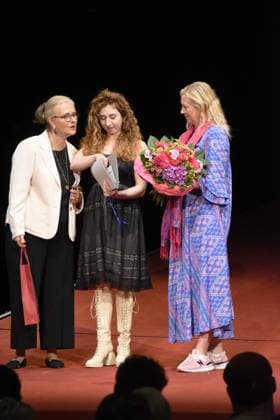 Marissa Biebl Vorsitzende Freunde des Residenztheater Vassilissa Reznikof Schauspielerin Foerderpreistraegerin Birgitt Bauhausen STV.Vorstzende Freunde des Residenztheater Muenchen 14.07.2024 Residenztheater Die Verleihung des Kurt-Meisel-Preises an Moritz Treuenfels und der beiden Foerderpreise an Isabell Antonia Hoeckel und Vassilissa Reznikoff erfolgt in einer Matinee Muenchen