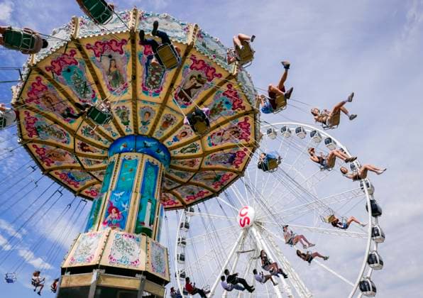 News Bilder des Tages July 14, 2024, Calgary, Ab, CANADA: Visitors enjoy a midway ride during the final day of the Calgary Stampede in Calgary, Sunday, July 14, 2024. Calgary CANADA  - ZUMAc35_ 20240714_zaf_c35_011 Copyright: xJeffxMcintoshx