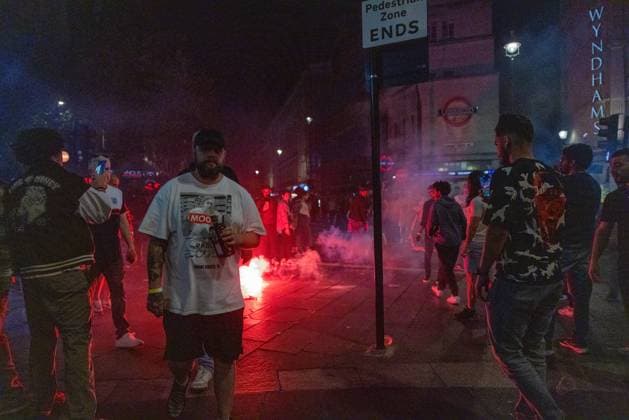Disappointed England fans let off flares near Leicester Square after England lost to Spain in the 2024 Euro tournament final Where: London, United Kingdom When: 14 Jul 2024 Credit: Yat Him Wong Cover Images EDITORIAL USE ONLY. NOT FOR USE BY NEWSPAPERS BASED IN THE UK. Copyright: xYATxHIMxWONGx coverimg53950711