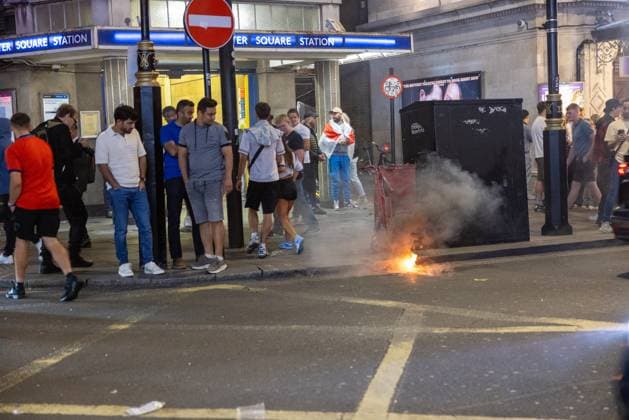 Disappointed England fans let off flares near Leicester Square after England lost to Spain in the 2024 Euro tournament final Where: London, United Kingdom When: 14 Jul 2024 Credit: Yat Him Wong Cover Images EDITORIAL USE ONLY. NOT FOR USE BY NEWSPAPERS BASED IN THE UK. Copyright: xYATxHIMxWONGx coverimg53950705
