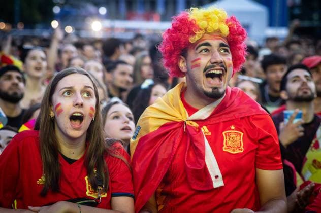 Spanische Fans in Stuttgart 20240714 UEFA EURO 2024 Public Viewing Schlossplatz Stuttgart Fussball Fan Zone Endspiel GB - E Spanien gegen England