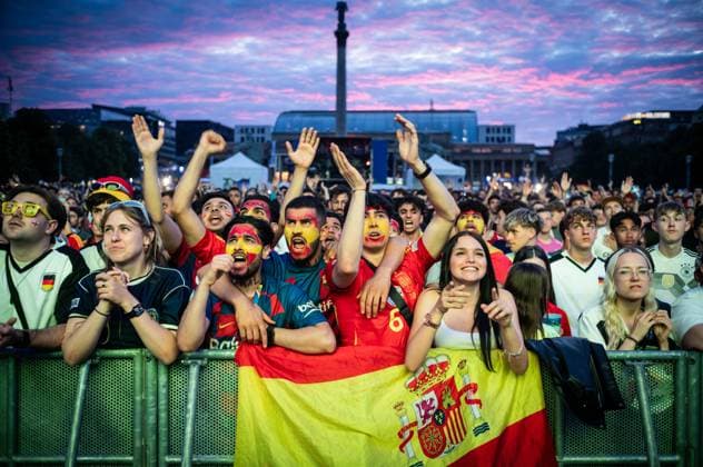 Spanische Fans in Stuttgart 20240714 UEFA EURO 2024 Public Viewing Schlossplatz Stuttgart Fussball Fan Zone Endspiel GB - E Spanien gegen England