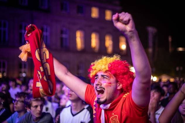 Spanische Fans in Stuttgart 20240714 UEFA EURO 2024 Public Viewing Schlossplatz Stuttgart Fussball Fan Zone Endspiel GB - E Spanien gegen England