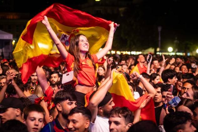 Spanische Fans in Stuttgart 20240714 UEFA EURO 2024 Public Viewing Schlossplatz Stuttgart Fussball Fan Zone Endspiel GB - E Spanien gegen England