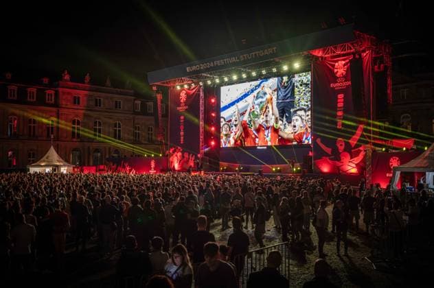 Spanische Fans in Stuttgart 20240714 UEFA EURO 2024 Public Viewing Schlossplatz Stuttgart Fussball Fan Zone Endspiel GB - E Spanien gegen England Jubel; Display