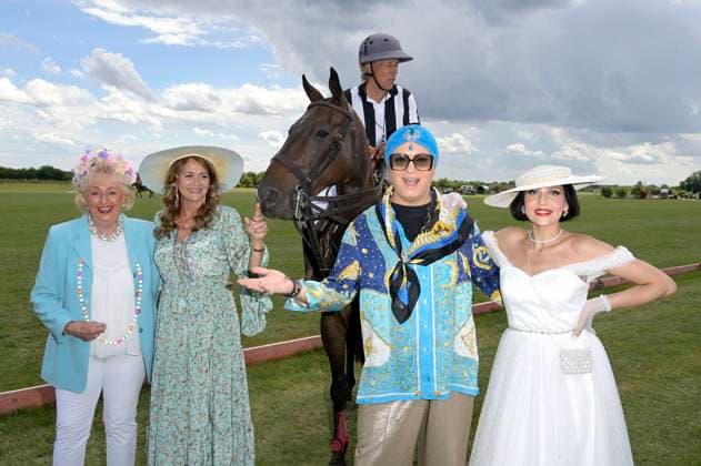 Bilder des Jahres 2024, Entertainment 07 Juli Entertainment Themen der Woche KW28 Entertainment Bilder des Tages Stefanie Simon, Christiane Zander, Julian F.M. Stoeckel und Pauline Stolze beim 4. Internationalen Ladies Cup und Hut Contest 2024 im Polo Park Seeburg Berlin. Dallgow-Döberitz, 14.07.2024 *** Stefanie Simon, Christiane Zander, Julian F M Stoeckel and Pauline Stolze at the 4th International Ladies Cup and Hat Contest 2024 at the Polo Park Seeburg Berlin Dallgow Döberitz, 14 07 2024 Foto:xF.xKernx xFuturexImagex ladies_cup_4746