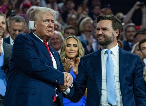 News Themen der Woche KW 29 July 15, 2024, Milwaukee, Wisconsin, USA: Former US President Donald J Trump makes an early appearance on the first night of the Republican National Convention in Milwaukee, Wisconsin at the Fiserv Forum on Monday, July 15, 2024. This is TrumpÃ¢â‚¬â ¢s first appearance since a rally in Pennsylvania, where he sustained injuries from an alleged bullet grazing his ear. Trump also named United States Senator JD Vance (Republican of Ohio) as his Vice Presidential running mate Milwaukee USA - ZUMAs152 20240715_faa_s152_120 Copyright: xAnnabellexGordonx