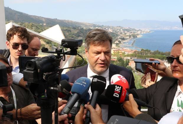 News Themen der Woche KW 29 News Bilder des Tages Foto IPP Albano Angilletta Villa San Giovanni (RC) 16 07 2024 Riunione G7 del commercio Estero nella foto: Robert Habeck Vice cancelliere della Germania Italy Photo Press World Copyright *** Photo IPP Albano Angilletta Villa San Giovanni RC 16 07 2024 G7 Foreign Trade Meeting Pictured Robert Habeck Vice Chancellor of Germany Italy Photo Press World Copyright 