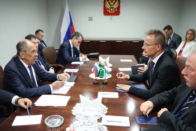 News Themen der Woche KW 29 News Bilder des Tages USA, NEW YORK CITY - JULY 16, 2024: Russia s Minister of Foreign Affairs Sergei Lavrov (L) and Hungary s Minister of Foreign Affairs and Trade Peter Szijjarto (2nd R) hold a meeting at the UN Headquarters. Valery Sharifulin TASS  72099508