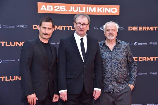 Entertainment Themen der Woche KW 29 Entertainment Bilder des Tages Premiere DIE ERMITTLUNG Cast, das Gericht, Clemens Schick, Rainer Bock, Bernhartd Schütz Ankunft, Red Carpet, Roter Teppich zur Premiere DIE ERMITTLUNG im Kino Zoo Palast in Berlin, am 16.07.2024 *** Premiere DIE ERMITTLUNG Cast, the court, Clemens Schick, Rainer Bock, Bernhartd Schütz Arrival, Red Carpet, Red Carpet for the premiere DIE ERMITTLUNG at the cinema Zoo Palast in Berlin, on 16 07 2024 Photopress Mueller