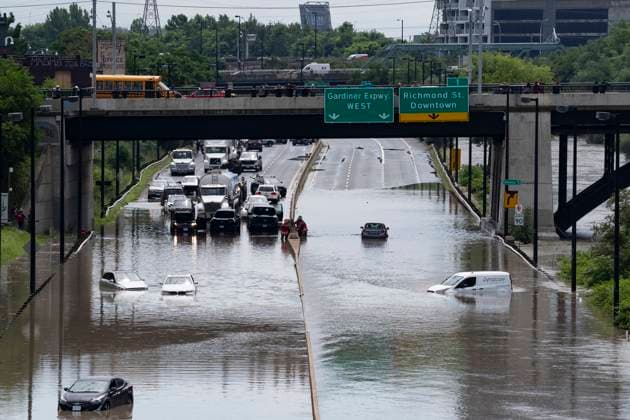July 16, 2024, Toronto, On, Canada: Cars are partially submerged in flood waters in the Don Valley following heavy rain in Toronto, on Tuesday, July 16 2024. Toronto Canada  - ZUMAc35_ 20240716_zaf_c35_047 Copyright: xArlynxMcadoreyx