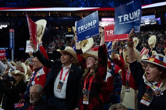 July 16, 2025, Milwaukee, Wisconsin, USA: Attendees hold up Trump signs at the Republican National Convention in Milwaukee, Wisconsin at the Fiserv Forum on Tuesday, July 16, 2024 Milwaukee USA - ZUMAs152 20250716_faa_s152_022 Copyright: xAnnabellexGordonx