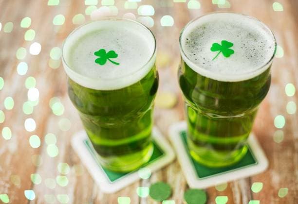 st patricks day, holidays and celebration concept - glasses of green beer with shamrock and gold coins on wooden table. glasses of green beer with shamrock and gold coins ,model released, Symbolfoto