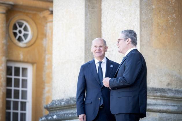 News Themen der Woche KW 29 News Bilder des Tages London, Gipfel der Europäischen Politischen Gemeinschaft EPC Woodstock, Großbritannien, 18.07.2024: Blenheim Palace: Treffen der Europäischen Politischen Gemeinschaft: Olaf Scholz und Keir Starmer *** Woodstock, United Kingdom, 18 07 2024 Blenheim Palace Meeting of the European Political Community Olaf Scholz and Keir Starmer Copyright: xBergmann,xGuido BPA dtsxNachrichtenagenturx dts_43876