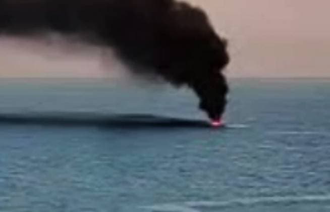 News Themen der Woche KW 29 News Bilder des Tages Ukraine-Konflikt, Russland zerstört angeblich russisches Drohnenboot im schwarzen Meer Russia Ukraine Drone Boats Destruction 8731074 18.07.2024 In this handout video grab released by the Russian Defence Ministry, a Ukrainian drone boat is destroyed in the waters of the Black Sea, Russia. Active defence systems of Russia destroyed ten uncrewed boats that were trying to make it to Crimea, the Russian Defence Ministry said on June 18. Editorial use only, no archive, no commercial use. Russian Defence Ministry Russia  Copyright: xx