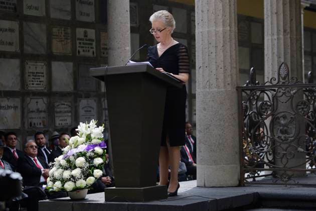 152nd Anniversary Of Benito Juarez, Meritorious Of The Americas Rosa Elena Sanchez Juarez, great-great-granddaughter of Benito Juarez Garcia, President of Mexico (1857-1872), is accompanying members of the Grand Masonic Lodge of the Valley of Mexico at the San Fernando Pantheon Museum in Mexico City, on the occasion of the 152nd Anniversary of the Benemerito de las Americas where his remains rest, where they are mounting a guard of honour. Mexico City Mexico City Mexico  Copyright: xGerardoxVieyrax originalFilename: vieyra-notitle240718_npwzg.jpg