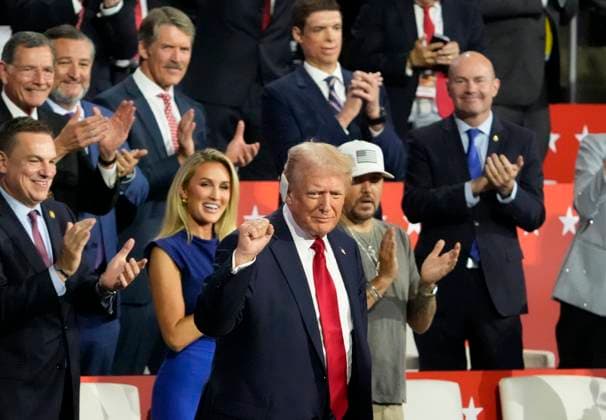 News Bilder des Tages Republican Presidential nominee and former President Donald Trump arrives at the 2024 Republican National Convention at Fiserv Forum in Milwaukee, Wisconsin on Thursday, July 18, 2024. The theme of the final day is Make America Great Again, with former President Donald Trump as the featured speaker.  MIL20240718727 DAVIDxBANKS