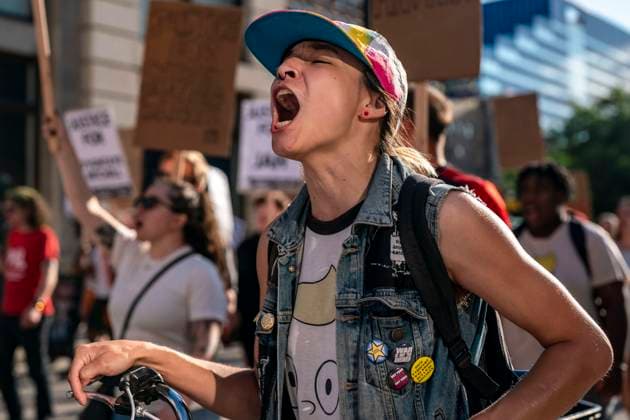 Bilder des Jahres 2024, News 07 Juli News Themen der Woche KW 29 News Bilder des Tages July 18, 2024, Milwaukee, Wisconsin, USA: Protesters yelling chants during a march near the Republican National Convention in downtown Milwaukee, opposed to police violence Milwaukee USA - ZUMAr170 20240718_znp_r170_008 Copyright: xChrisxRihax