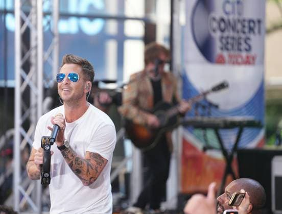 Entertainment Themen der Woche KW 29 Entertainment Bilder des Tages RECORD DATE NOT STATED OneRepublic Performed Live on the Today Show NEW) OneRepublic Performed Live on the Today Show July 19, 2024, New York, USA: OneRepublic, known for their hits like Counting Stars and Apologize, performed live at Rockefeller Plaza on the Today Show this morning. Led by frontman Ryan Tedder, the band delivered an energetic and captivating set, showcasing their blend of pop, rock, and alternative music. Formed in 2002, OneRepublic has garnered a global fanbase and numerous awards. Credit: Jorge Estrellado Thenews2 (Foto: Jorge Estrellado Thenews2 imago images) OneRepublic Performed Live on the Today Show  Copyright: xJorgexEstrelladox