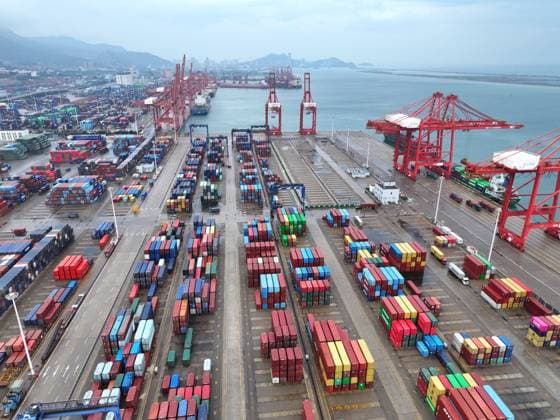 China, Container-Hafen in Lianyungang Port Container Terminal in Lianyungang LIANYUNGANG, CHINA - JULY 20, 2024 - Cargo ships stop at their berths to load and unload containers at the container terminal in Lianyungang Port, East China s Jiangsu province, July 20, 2024. Lianyungang Jiangsu China  Copyright: xCFOTOx i1721455825618