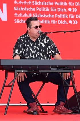 Sebastian Krumbiegel bei einer Wahlkampfveranstaltung der SPD zur Landtagswahl in Sachsen auf dem Schloßplatz. Dresden, 19.07.2024 *** Sebastian Krumbiegel at an SPD campaign event for the state election in Saxony on Dresdens Schloßplatz, 19 07 2024 Foto:xM.xWehnertx xFuturexImagex spd_dresden_4704