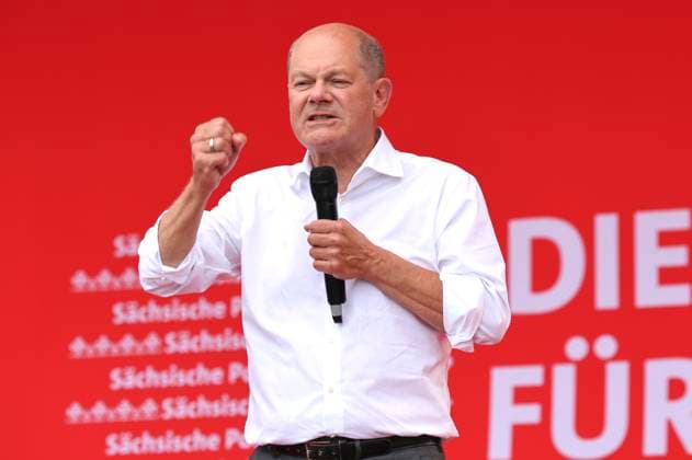 News Themen der Woche KW 29 Olaf Scholz bei einer Wahlkampfveranstaltung der SPD zur Landtagswahl in Sachsen auf dem Schloßplatz. Dresden, 19.07.2024 *** Olaf Scholz at an SPD campaign event for the state election in Saxony on Dresdens Schloßplatz, 19 07 2024 Foto:xM.xWehnertx xFuturexImagex spd_dresden_4719