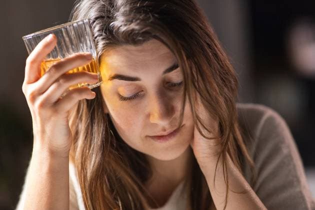 alcoholism, alcohol addiction and people concept - drunk woman or female alcoholic drinking whiskey at home. woman alcoholic drinking strong alcohol at home ,model released, Symbolfoto