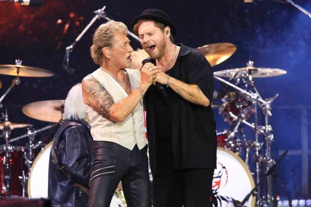 Peter Maffay und Johannes Oerding live bei einem Konzert der We Love Rock n Roll - Farewell Tour in der Red Bull Arena. Leipzig, 20.07.2024 *** Peter Maffay and Johannes Oerding live at a concert of the We Love Rock n Roll Farewell Tour at the Red Bull Arena Leipzig, 20 07 2024 Foto:xM.xWehnertx xFuturexImagex maffay_leipzig_4718